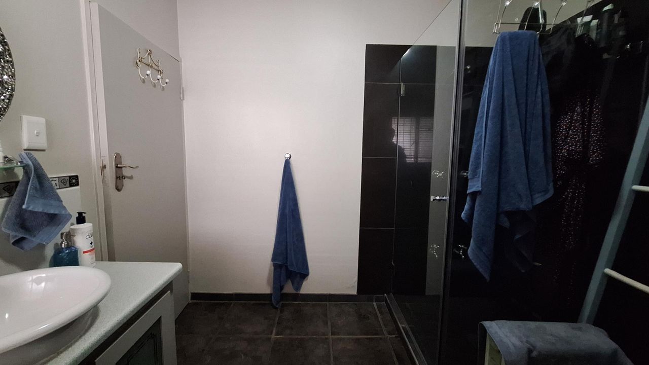 Photo 12 of 25