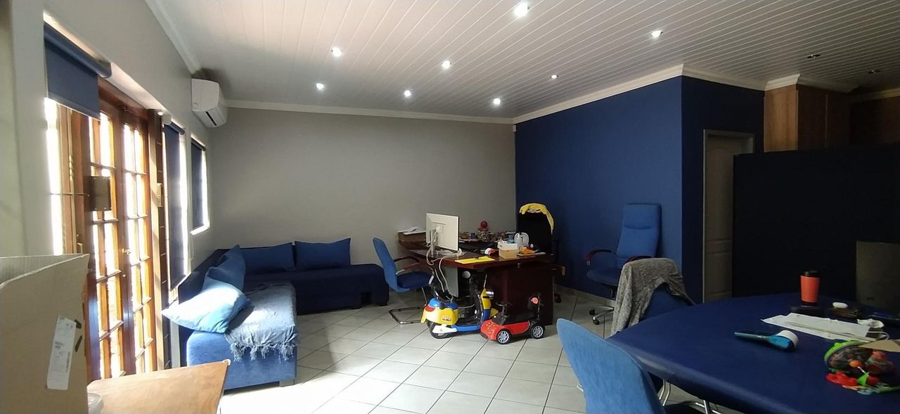 Photo 13 of 61