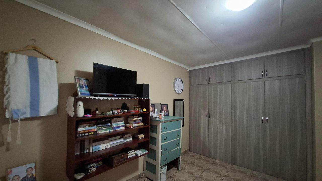 Photo 8 of 24