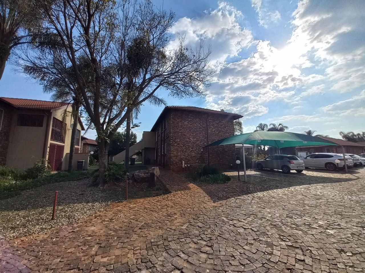 Photo 24 of 28
