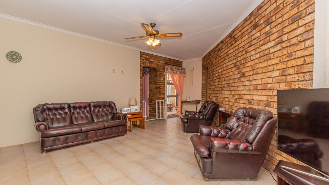Photo 18 of 40
