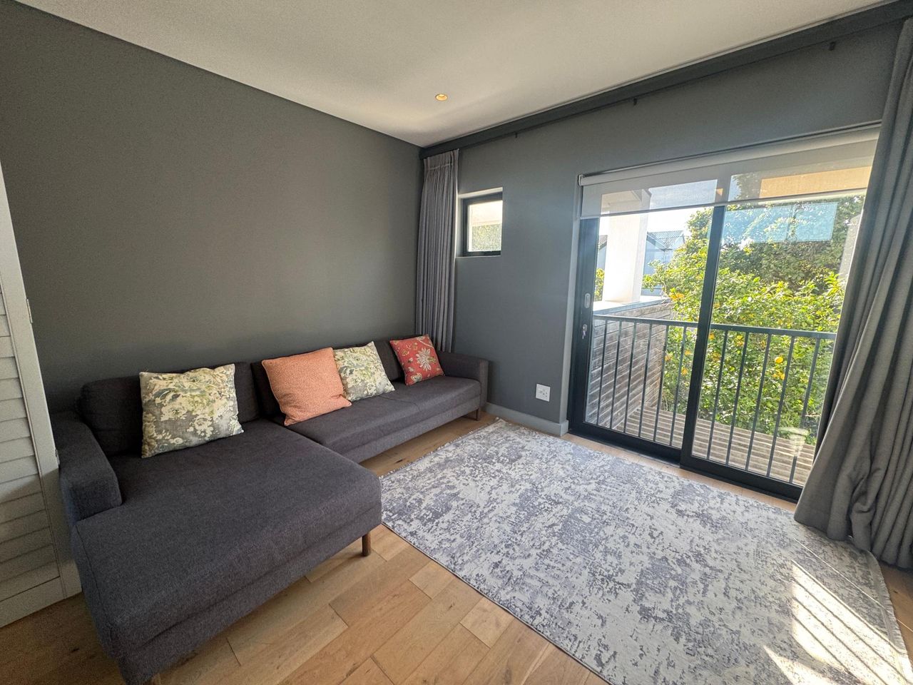 Photo of 3 Bedroom duplex townhouse - sectional to rent in Rondebosch, Cape Town