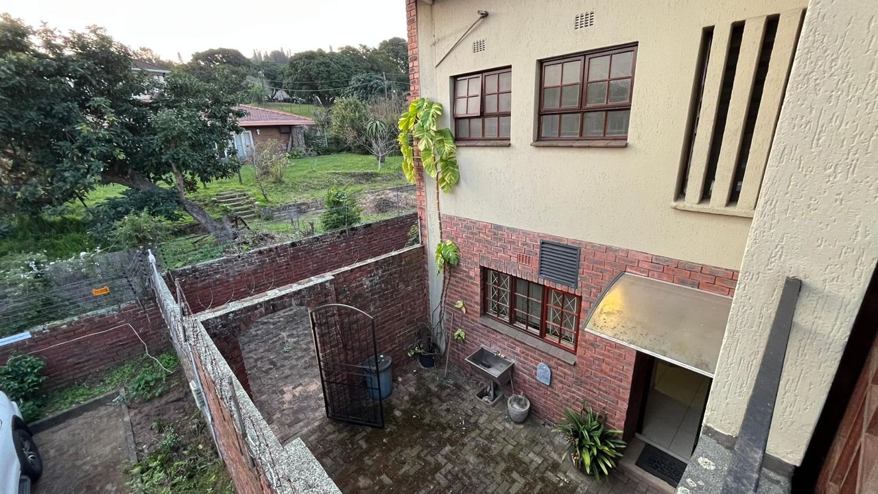 Photo 7 of 24