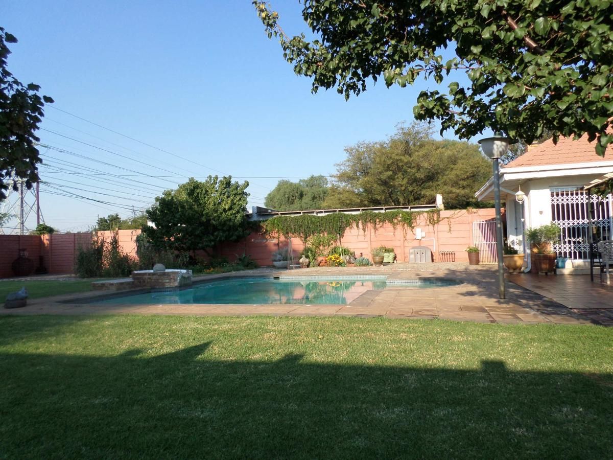Photo 2 of 19
