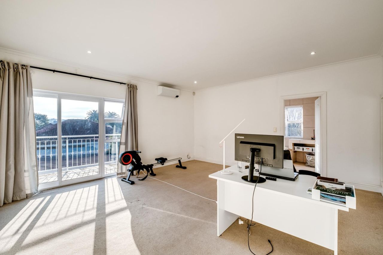 Photo of 5 Bedroom house for sale in Rosebank, Cape Town