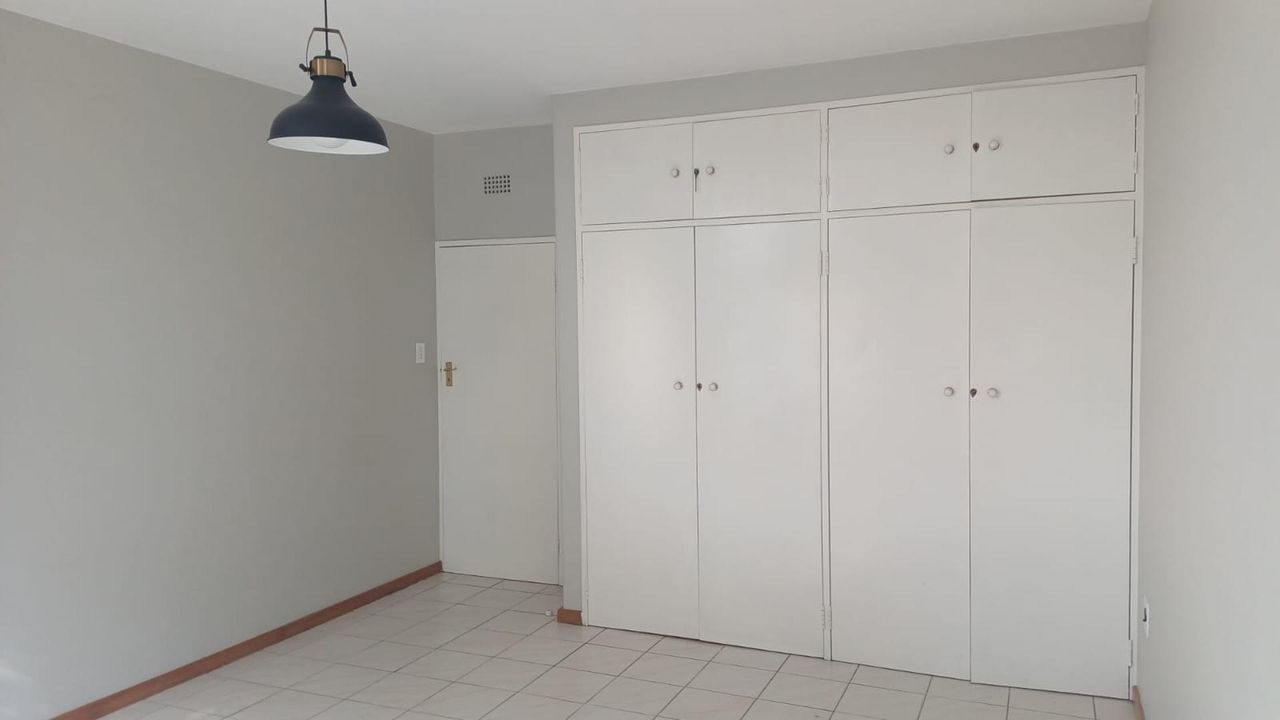 Photo 16 of 24