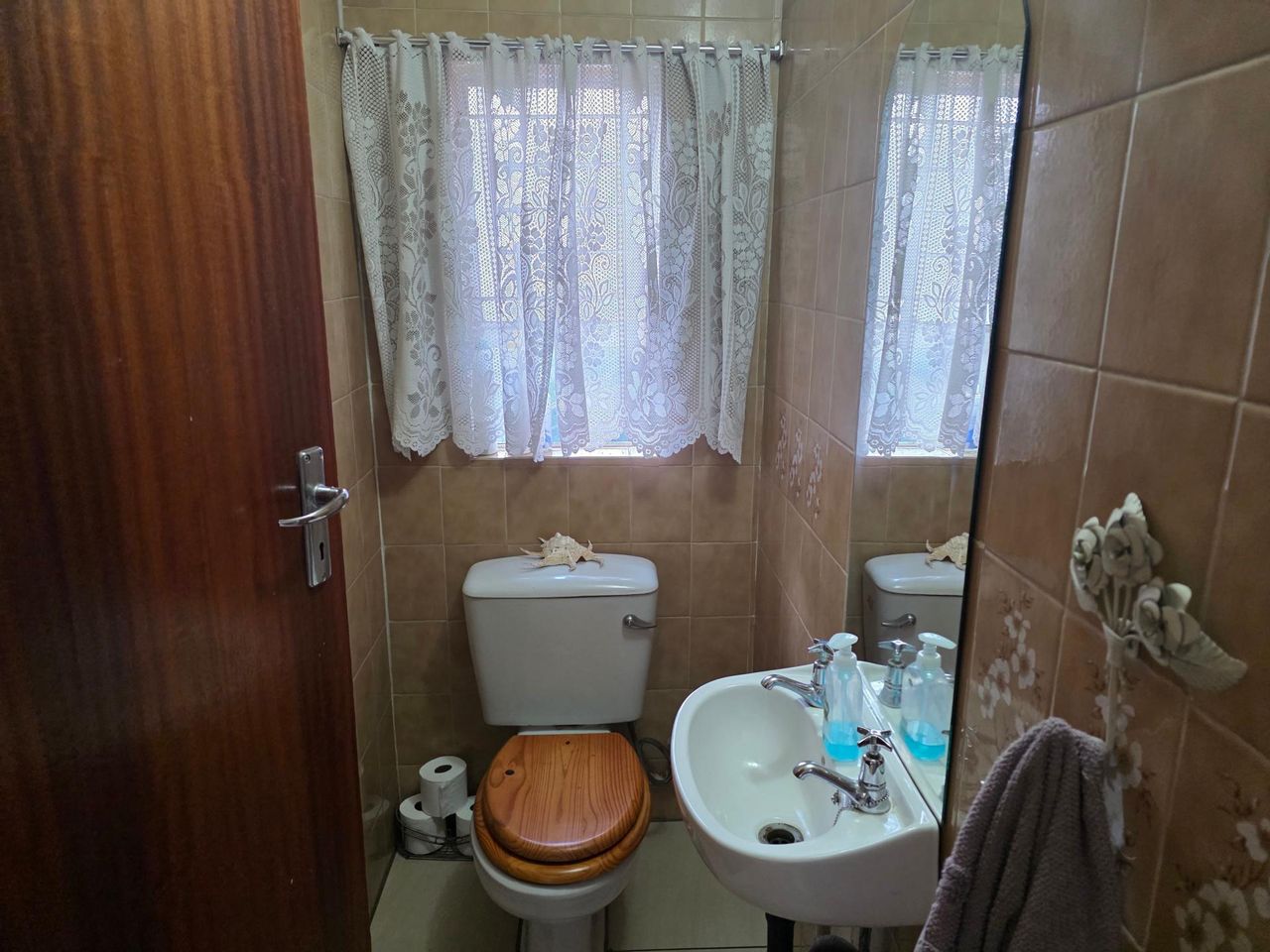 Photo 16 of 41