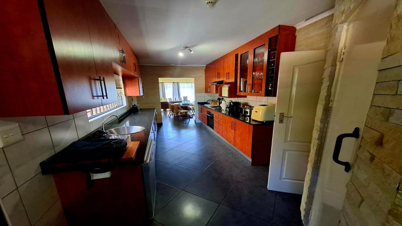 Photo 4 of 32