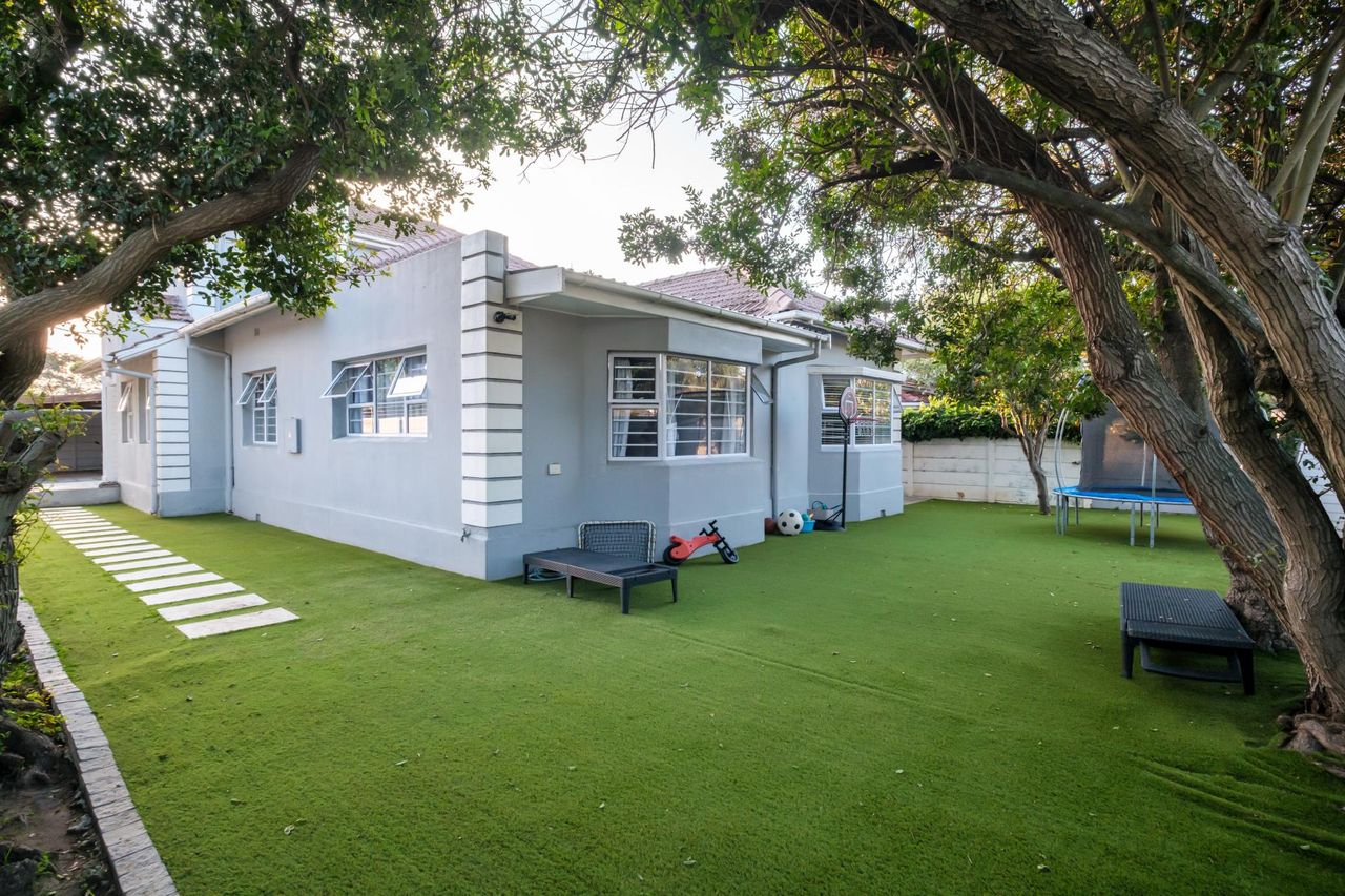 Photo of 5 Bedroom house for sale in Rosebank, Cape Town