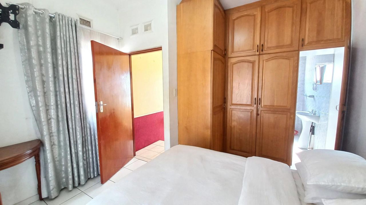 Photo 23 of 26