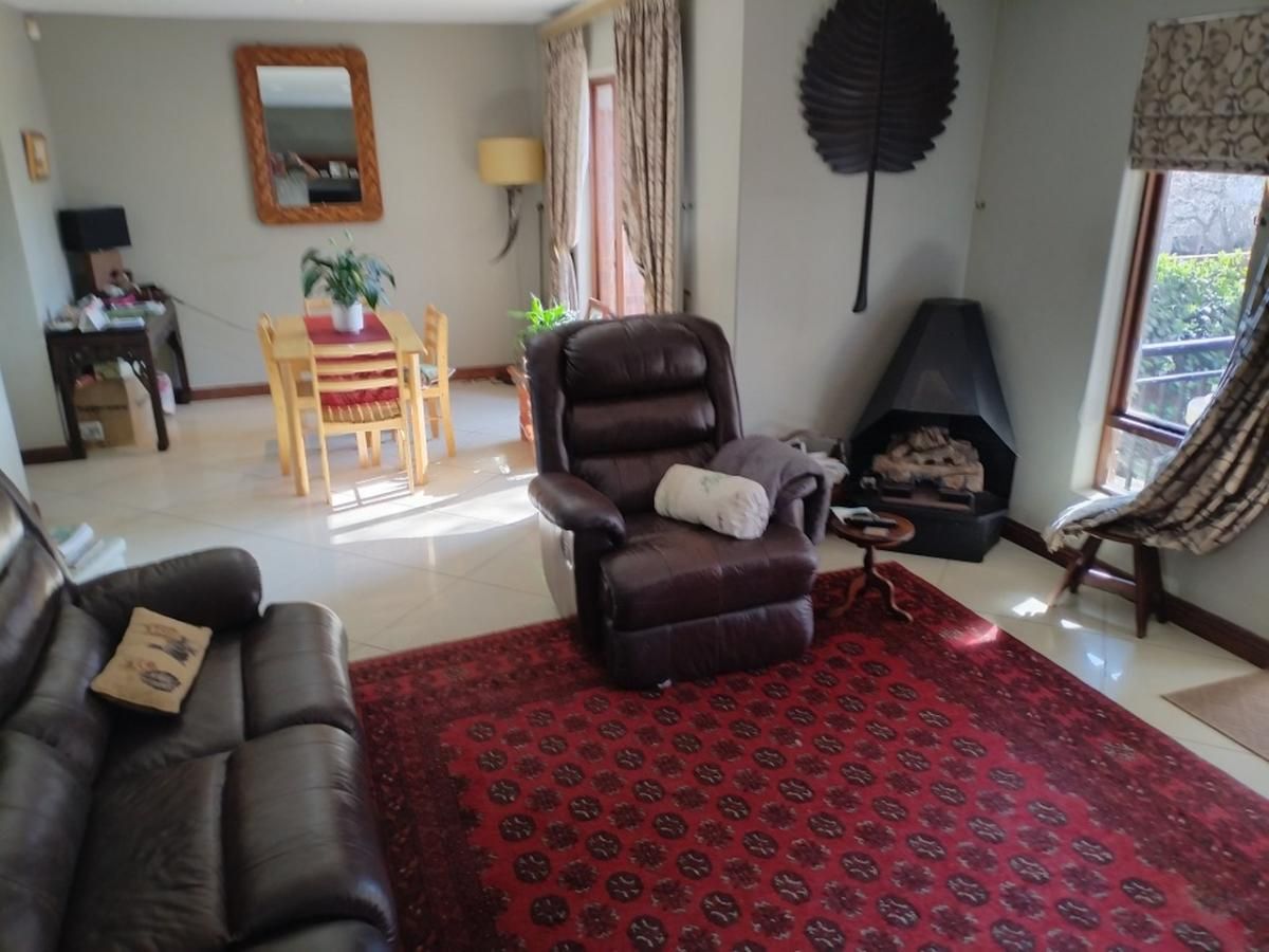 Photo 4 of 24