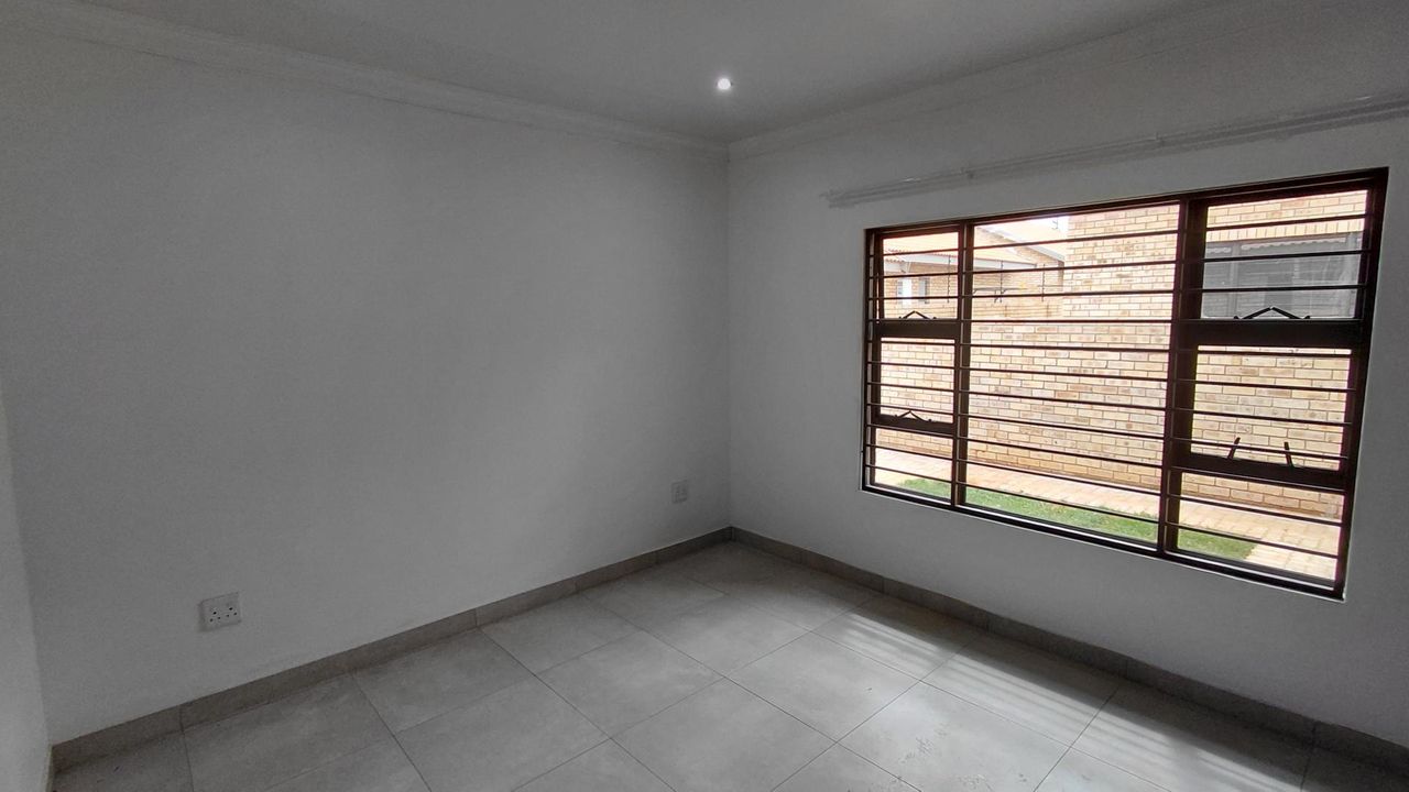 Photo 14 of 22