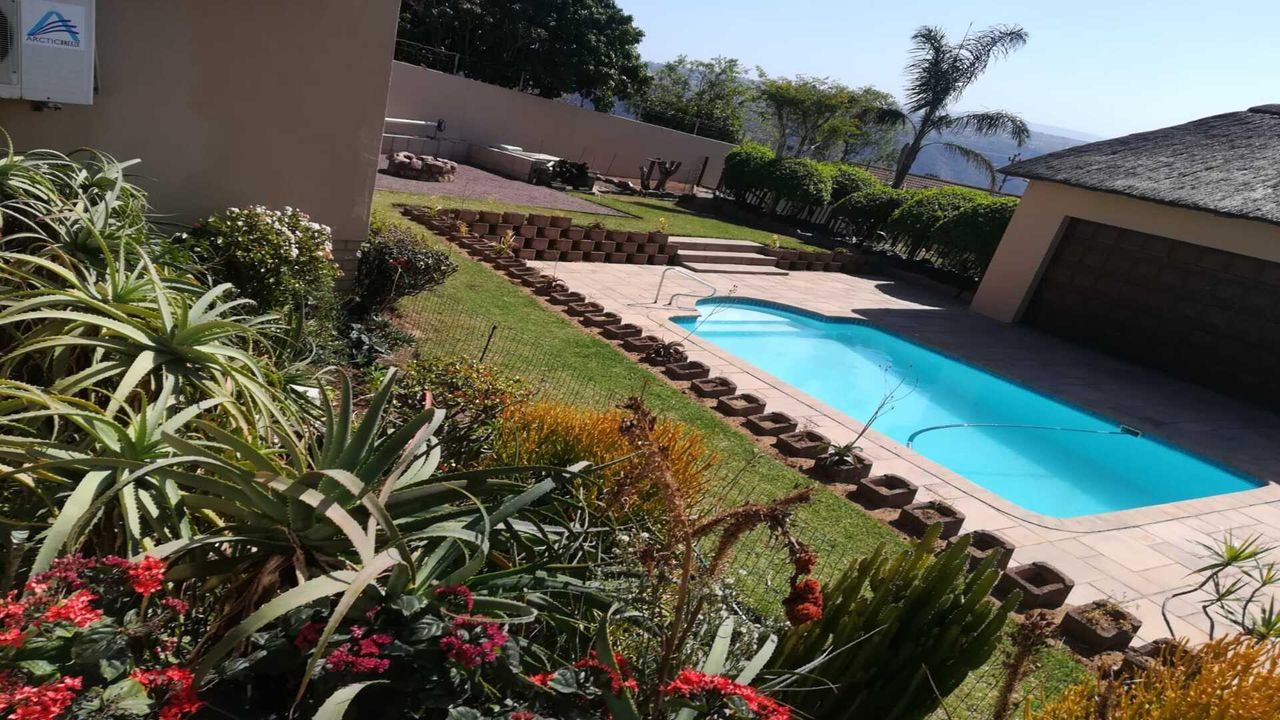 Photo 13 of 28