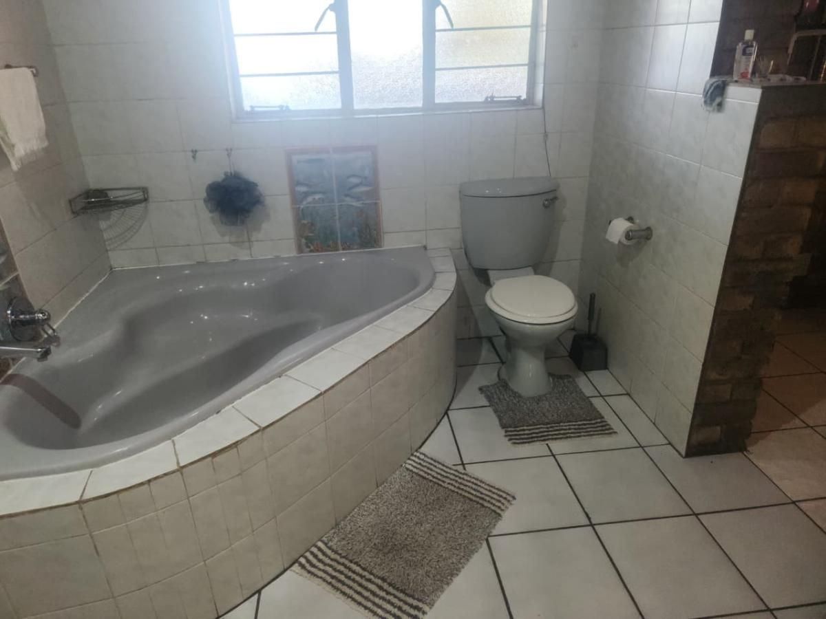 Photo 18 of 22