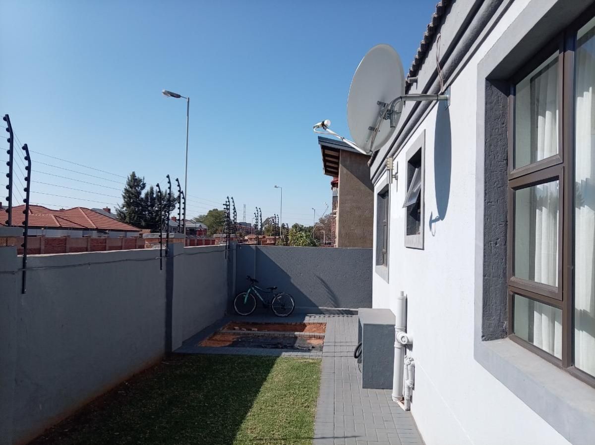 Photo 19 of 21