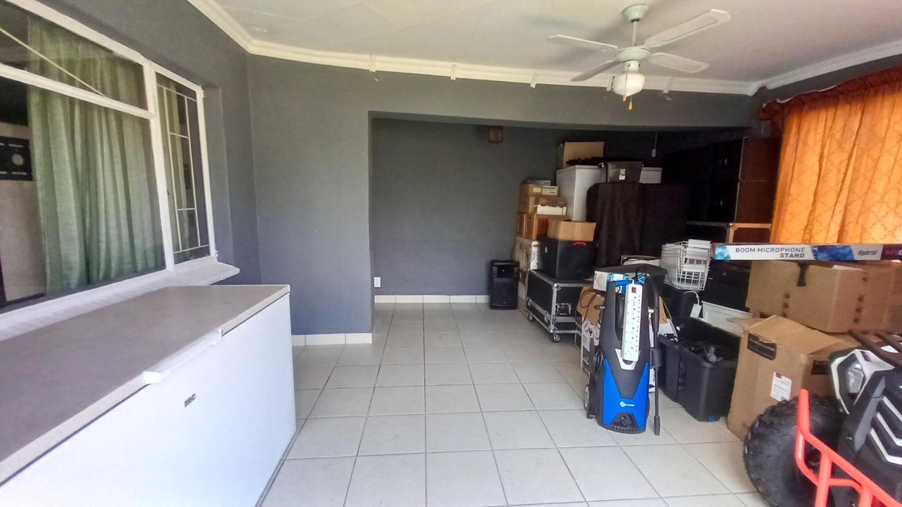 Photo 15 of 29