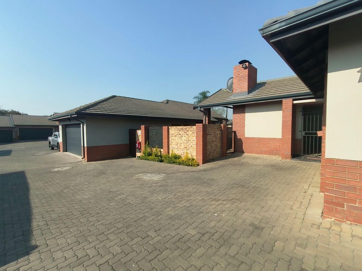 Photo of 3 Bedroom townhouse - sectional for sale in Equestria, Pretoria