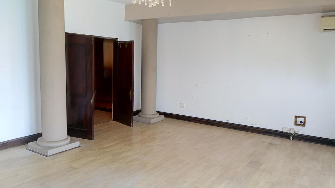 Photo 12 of 19
