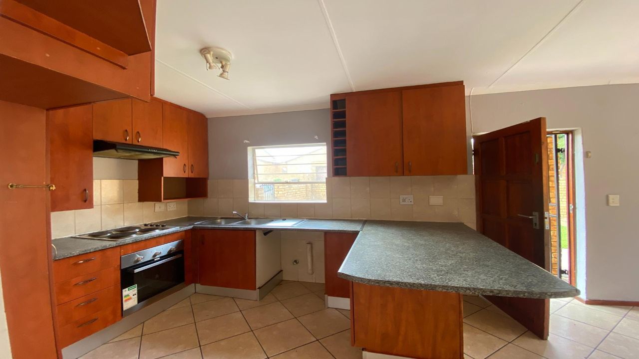Photo 6 of 25