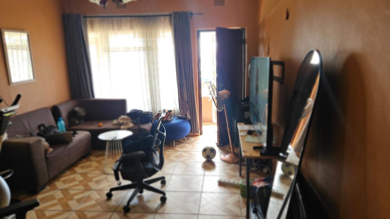 Photo 16 of 32