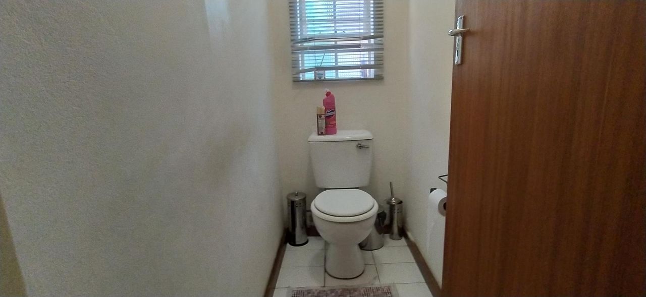 Photo 16 of 23
