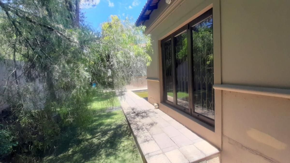 Photo 18 of 24