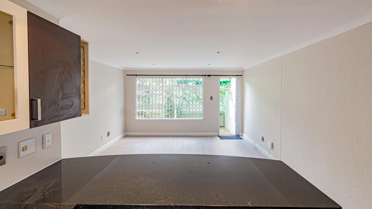 Photo 4 of 23