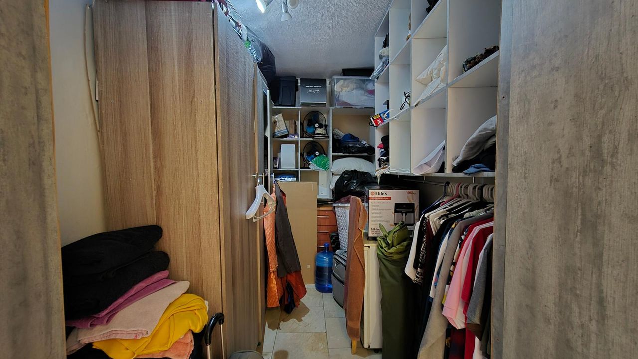Photo 6 of 28