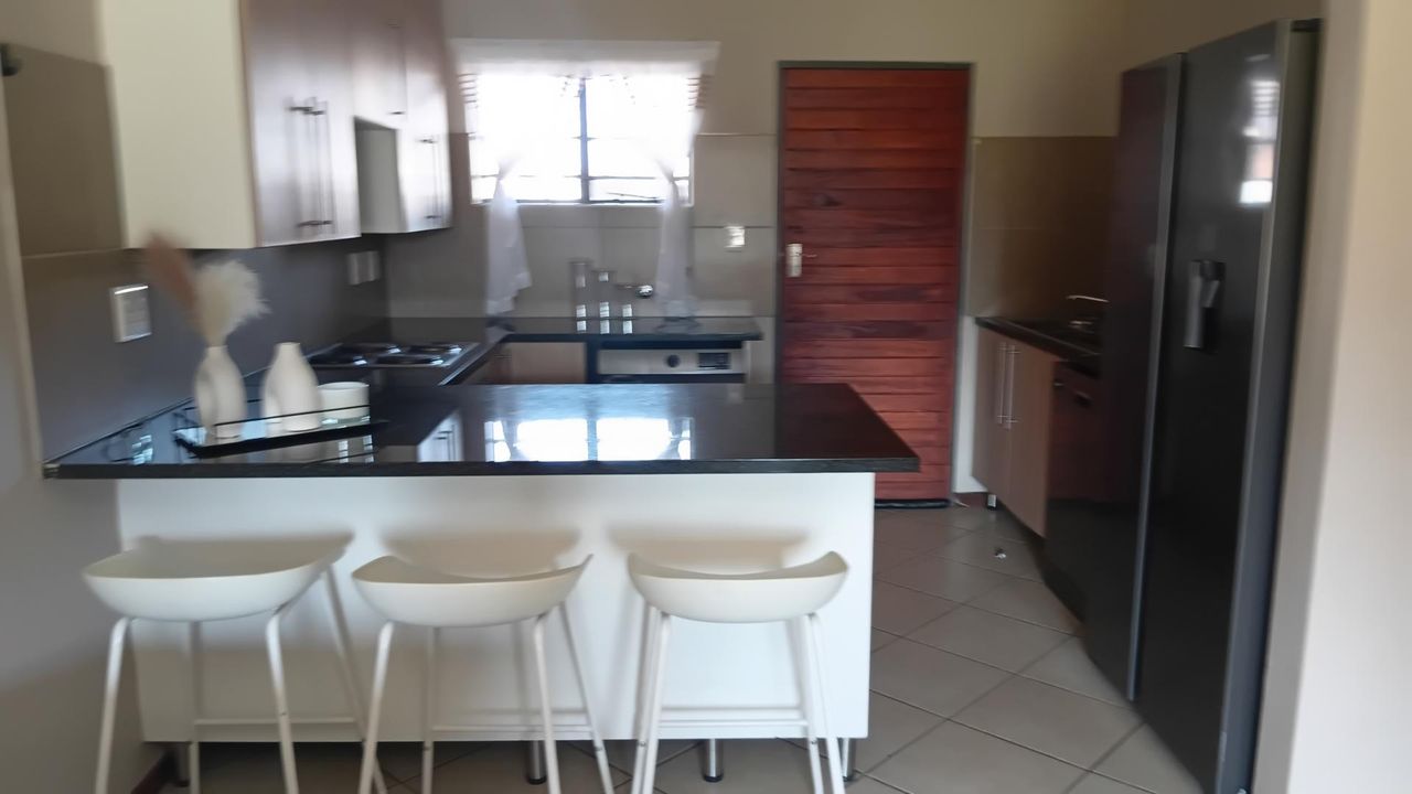 Photo 6 of 25