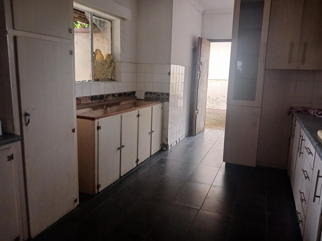 Photo 16 of 18