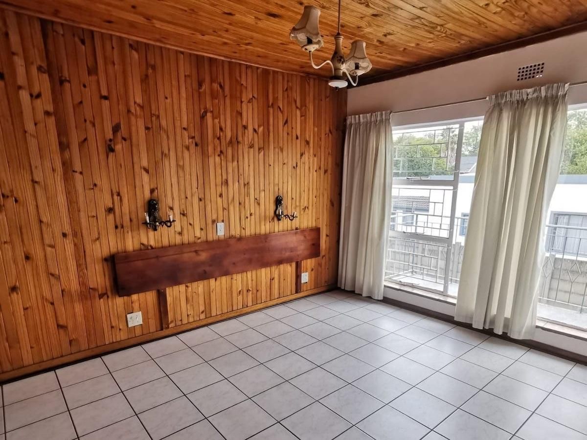 Photo 5 of 28