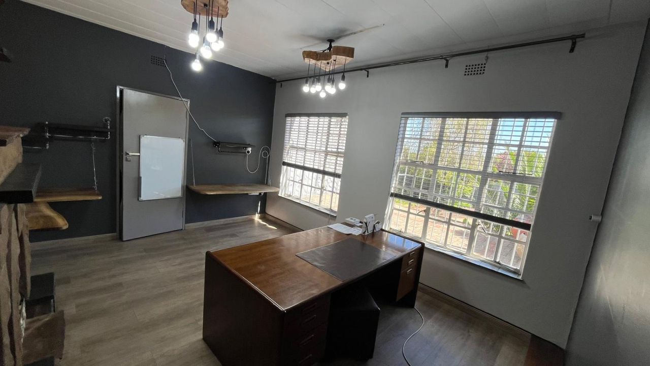 Photo of 5 Bedroom house for sale in Model Park, Witbank