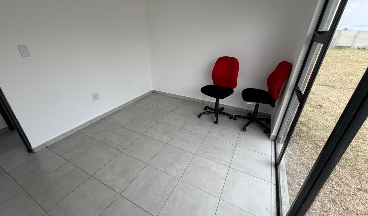 Photo 21 of 25