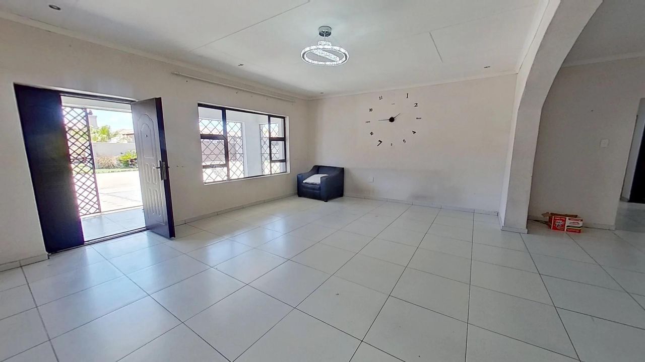Photo 2 of 32