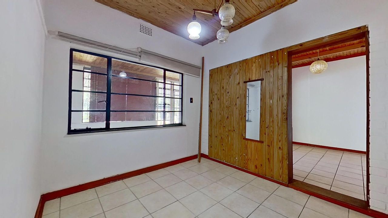 Photo 8 of 23