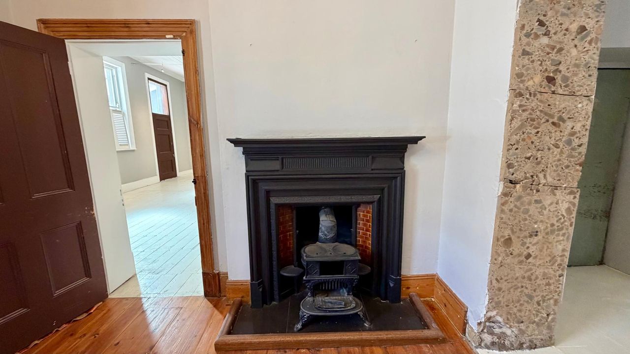 Photo 8 of 33
