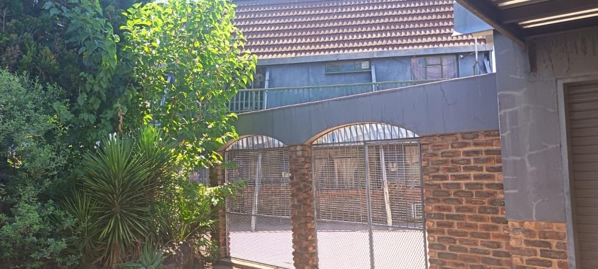Photo 4 of 37