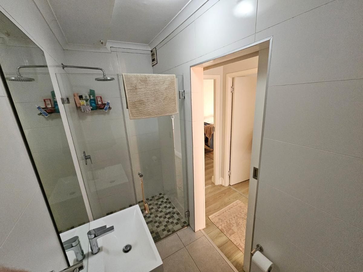 Photo of 2 Bedroom apartment to rent in Kenilworth, Cape Town