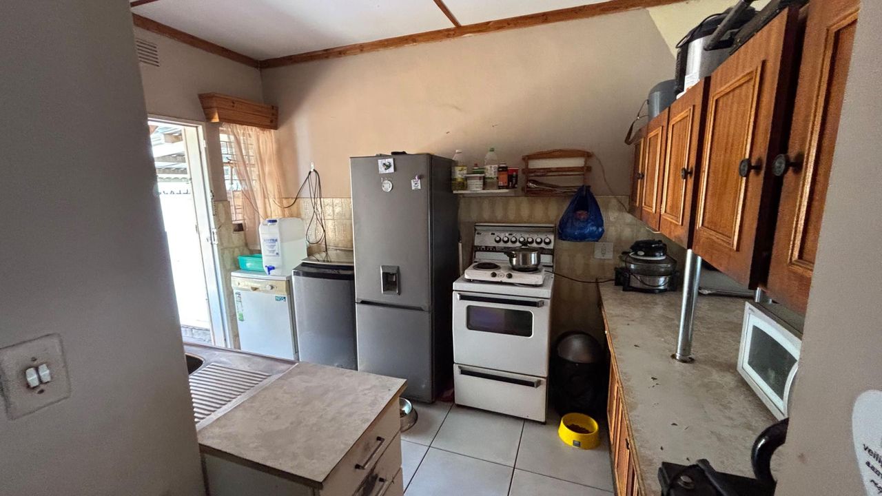 Photo 5 of 23