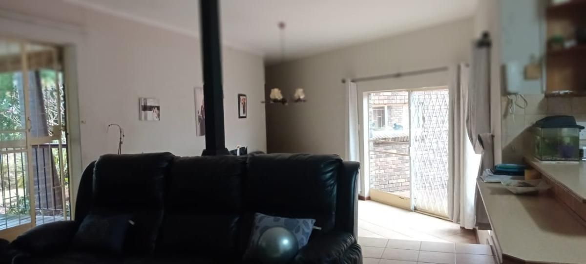 Photo 10 of 50