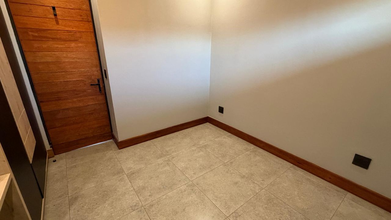 Photo 22 of 28