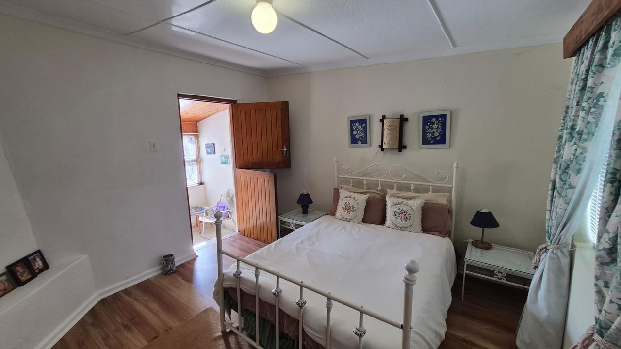 Photo 23 of 25