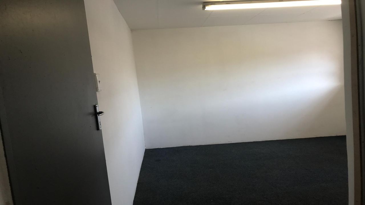 Photo 12 of 17
