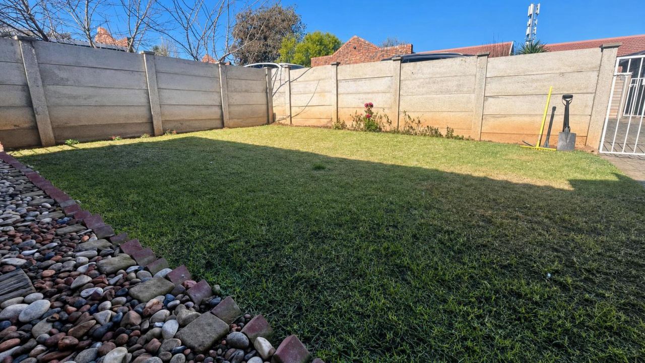 Photo 19 of 24