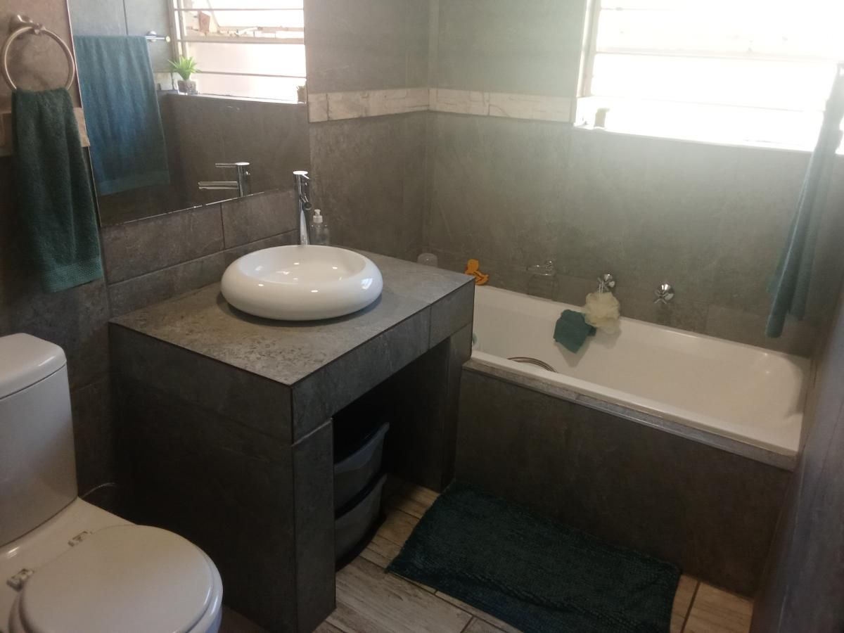 Photo 17 of 25