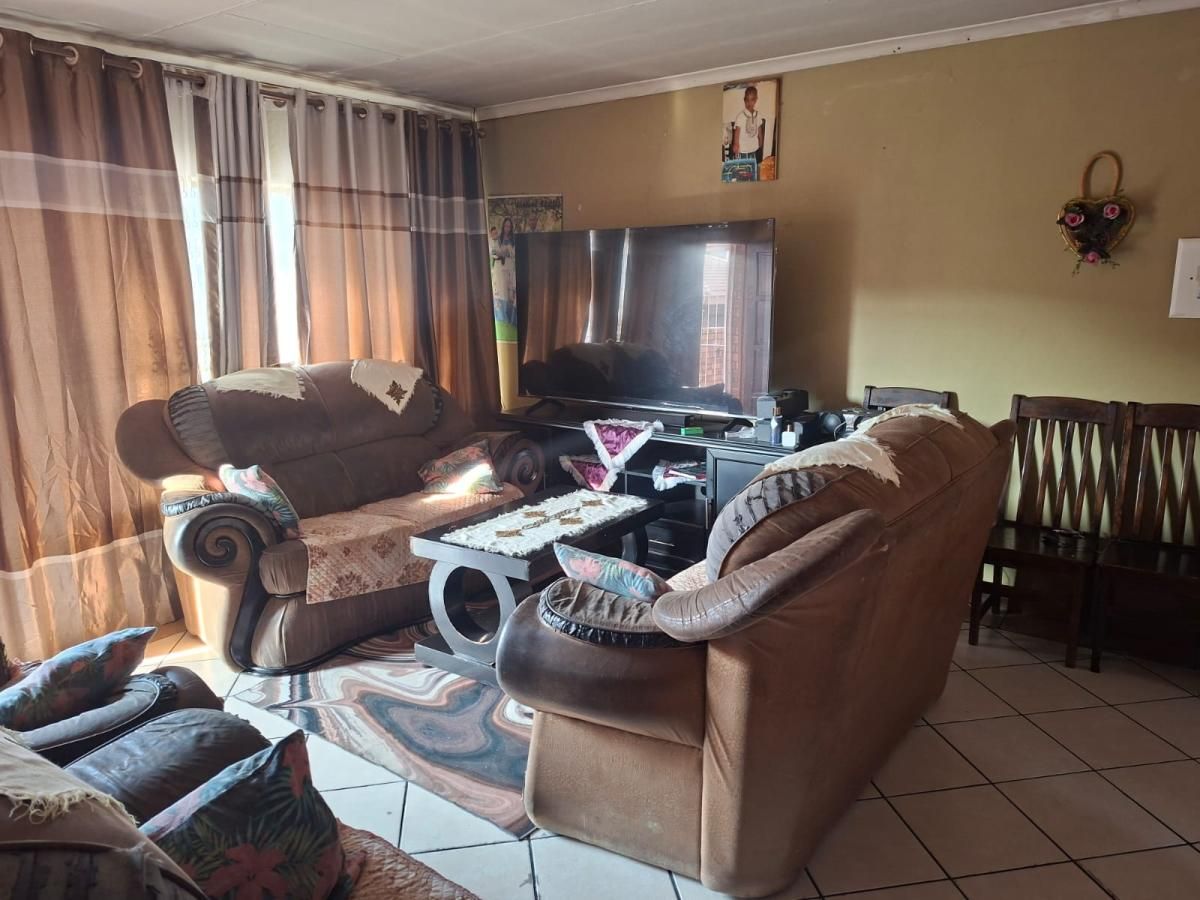 Photo of 3 Bedroom townhouse - sectional for sale in Middelburg Central