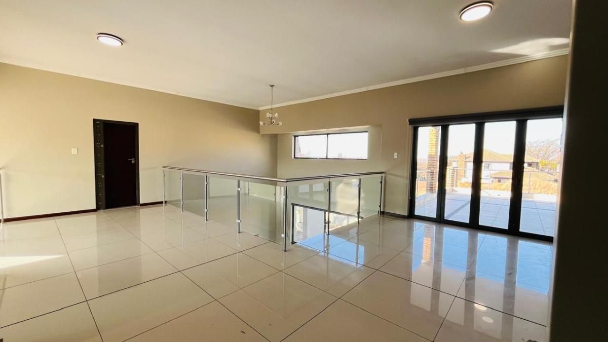 Photo of 3 Bedroom house to rent in Bankenveld Golf Estate, Witbank