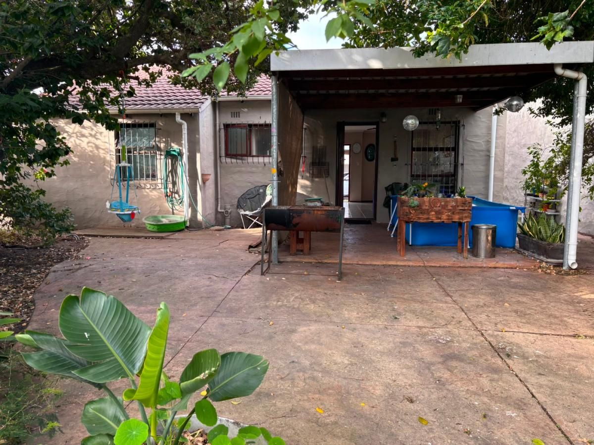 Photo of 2 Bedroom semi-detached cottage for sale in Edgemead, Goodwood