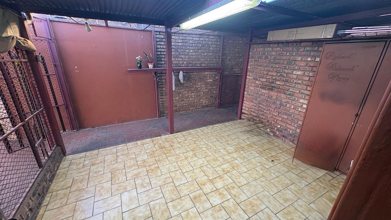 Photo 27 of 35