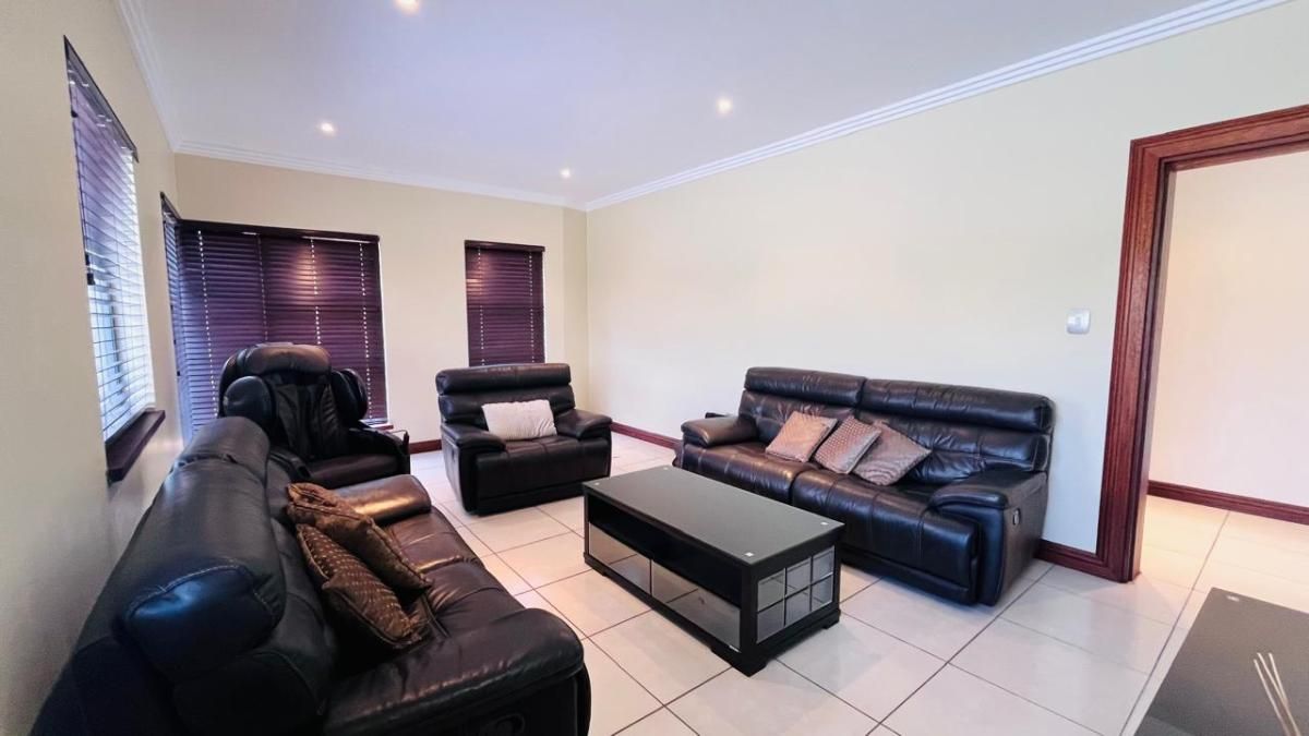 Photo 22 of 75